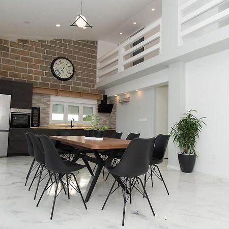 Exclusive Villa Almissa With Swimming Pool And Sea View Lokva Rogoznica Exteriör bild