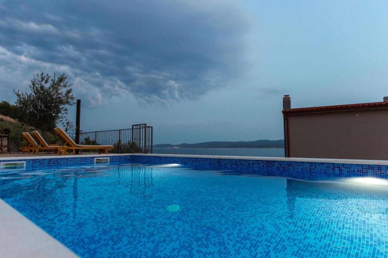 Exclusive Villa Almissa With Swimming Pool And Sea View Lokva Rogoznica Exteriör bild