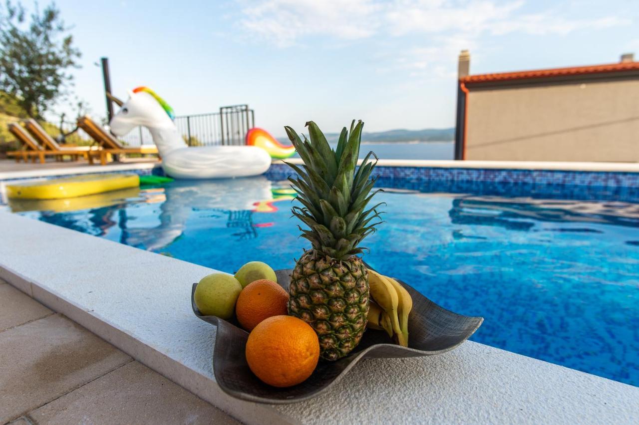 Exclusive Villa Almissa With Swimming Pool And Sea View Lokva Rogoznica Exteriör bild