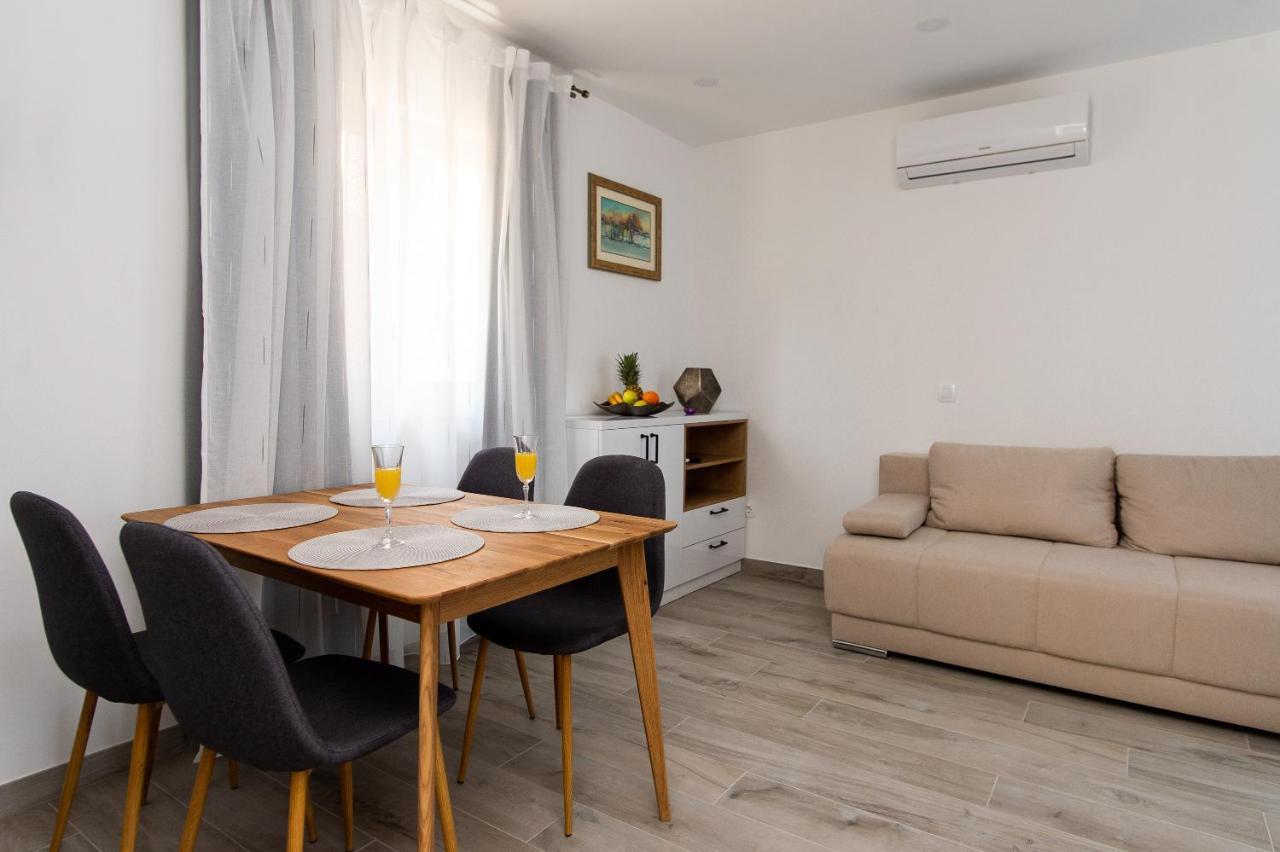 Exclusive Villa Almissa With Swimming Pool And Sea View Lokva Rogoznica Exteriör bild