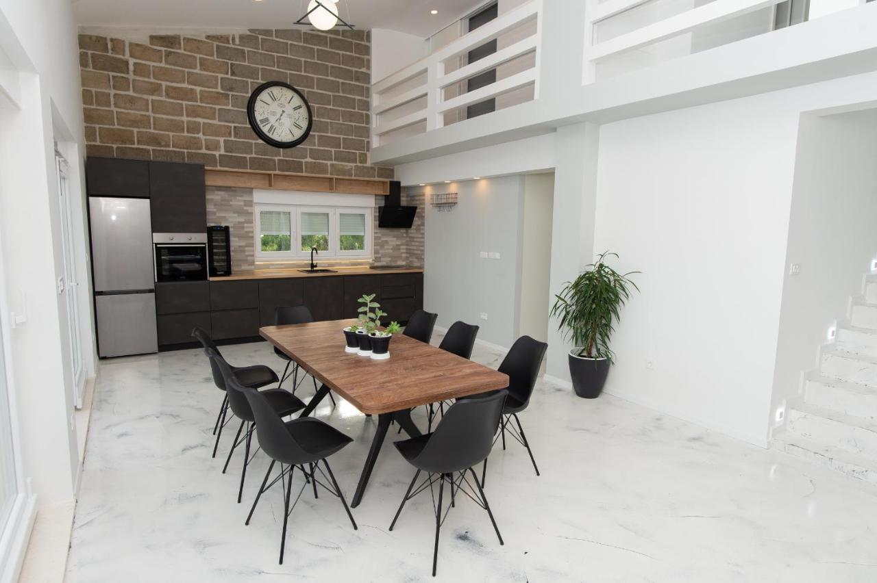 Exclusive Villa Almissa With Swimming Pool And Sea View Lokva Rogoznica Exteriör bild