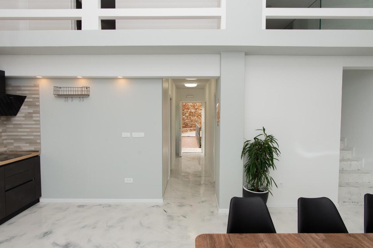 Exclusive Villa Almissa With Swimming Pool And Sea View Lokva Rogoznica Exteriör bild
