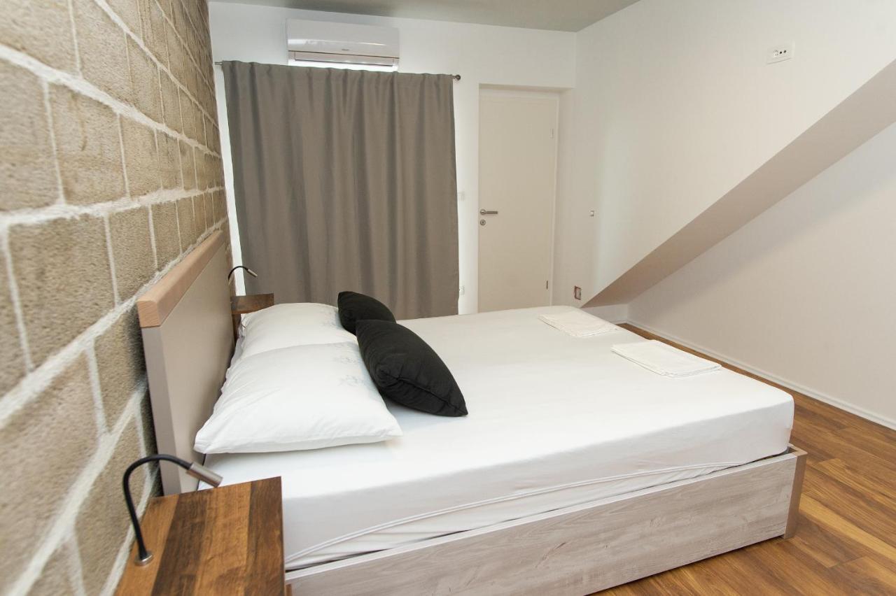 Exclusive Villa Almissa With Swimming Pool And Sea View Lokva Rogoznica Exteriör bild